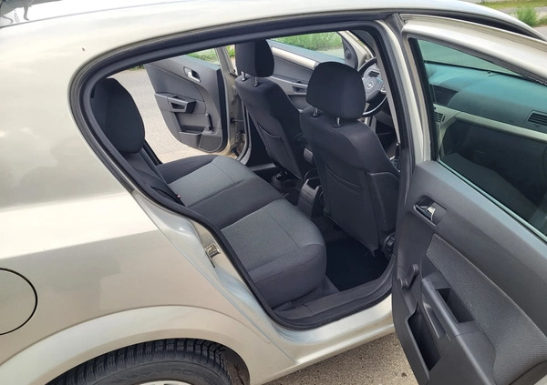 Opel Astra cena 12000 przebieg: 226138, rok produkcji 2007 z Łódź małe 137